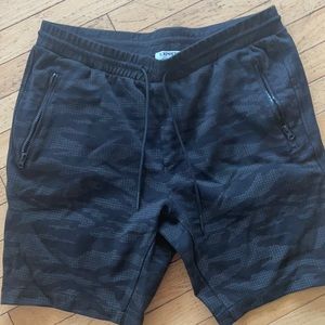 Men’s zipper black camo style shorts